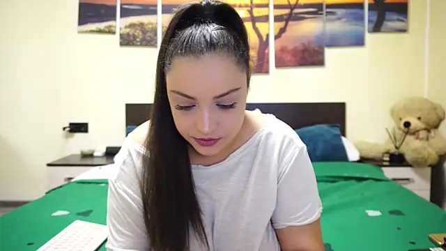 Snapshot of adelline chatting on 11-26-25, 09:49 adelline online show from 11-26-25, 09:49