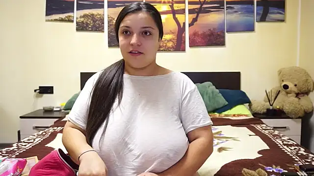 Snapshot of adelline chatting on 12-02-25, 09:32 adelline online show from 12-02-25, 09:32