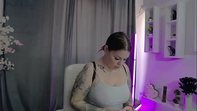 Raven Luna online show from 12-19-24, 10:24