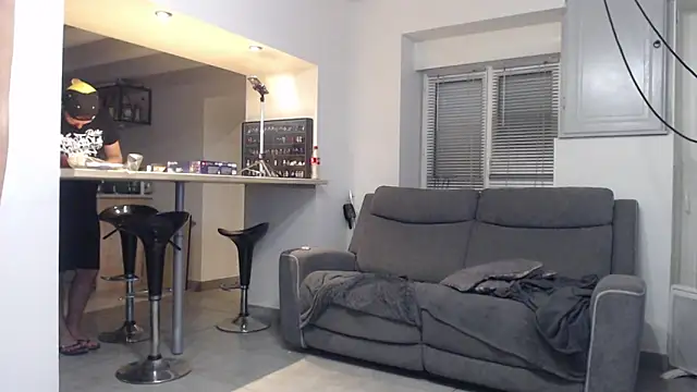 missthon0 online show from 10-21-25, 08:31