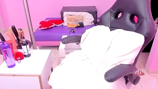 MATURE WHOR33 online show from 03-20-25, 11:49