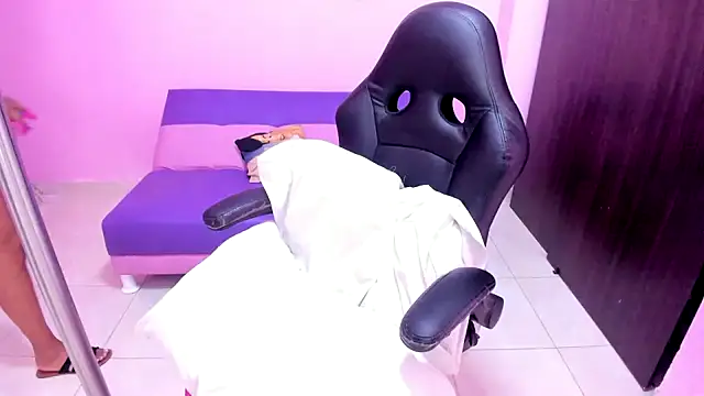 MATURE WHOR33 online show from 11-05-25, 12:27