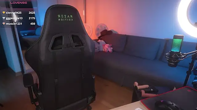 Snapshot of Emberella_ chatting on 12-06-24, 05:00 Emberella  online show from 12-06-24, 05:00