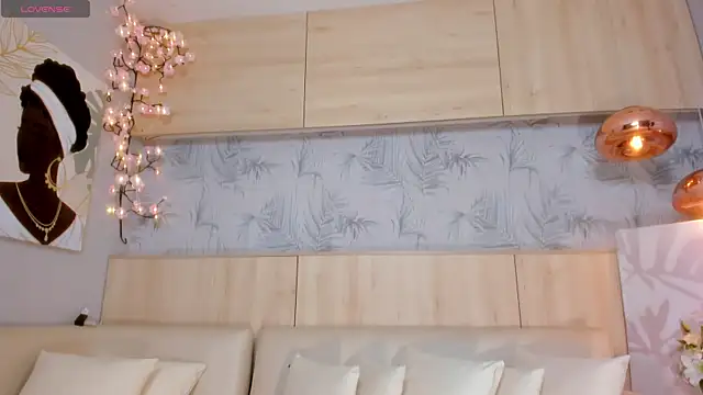 maryevans  online show from 10-29-25, 01:02