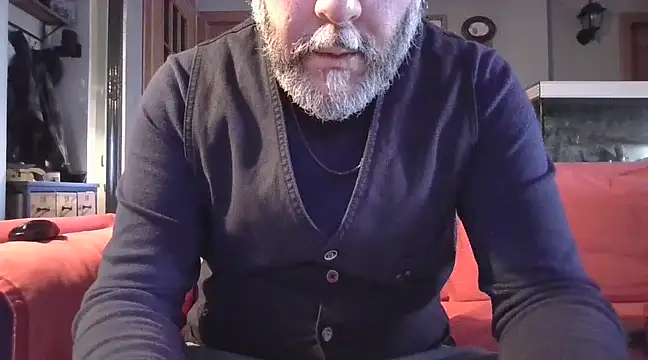 Snapshot of naked_bear chatting on 02-28-25, 04:20 naked bear online show from 02-28-25, 04:20