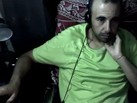 Snapshot of big_heart chatting on 10-04-25, 07:17 big heart online show from 10-04-25, 07:17