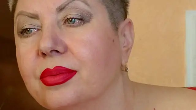 Snapshot of LadyPosh chatting on 12-06-24, 10:08 LadyPosh online show from 12-06-24, 10:08