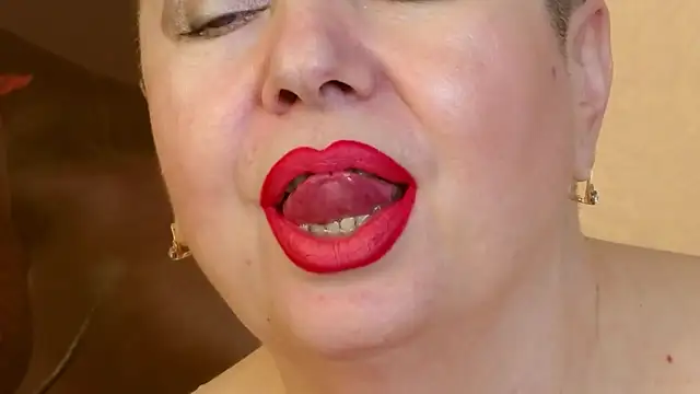 Snapshot of LadyPosh chatting on 12-07-24, 01:14 LadyPosh online show from 12-07-24, 01:14