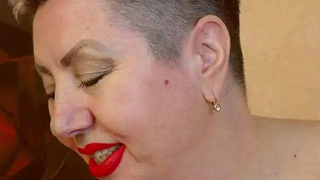 Snapshot of LadyPosh chatting on 12-11-24, 01:26 LadyPosh online show from 12-11-24, 01:26