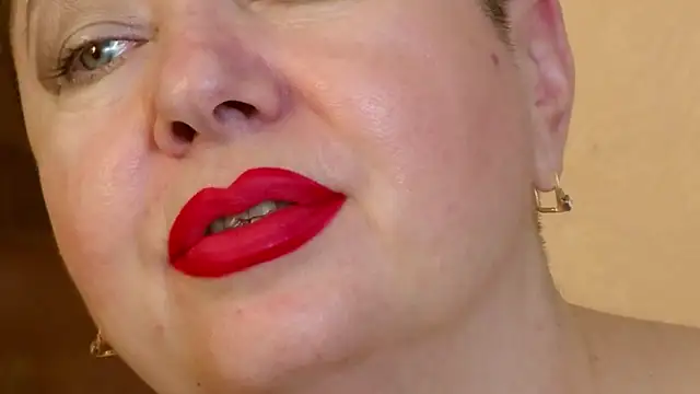 Snapshot of LadyPosh chatting on 12-12-24, 03:43 LadyPosh online show from 12-12-24, 03:43