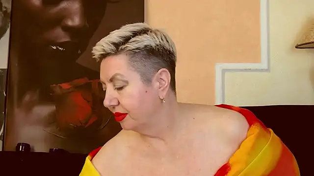 Snapshot of LadyPosh chatting on 12-13-24, 01:48 LadyPosh online show from 12-13-24, 01:48