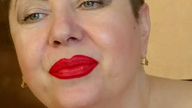 Snapshot of LadyPosh chatting on 12-18-24, 01:59 LadyPosh online show from 12-18-24, 01:59