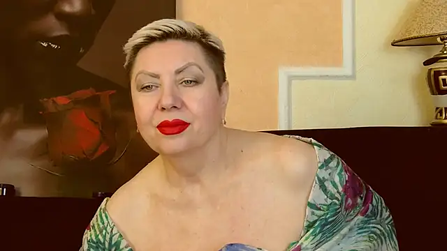 Snapshot of LadyPosh chatting on 12-18-24, 10:02 LadyPosh online show from 12-18-24, 10:02