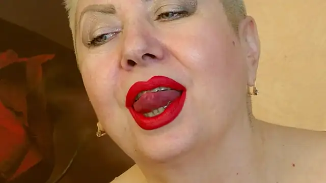 Snapshot of LadyPosh chatting on 12-28-24, 10:13 LadyPosh online show from 12-28-24, 10:13