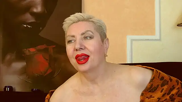 Snapshot of LadyPosh chatting on 01-04-25, 03:50 LadyPosh online show from 01-04-25, 03:50