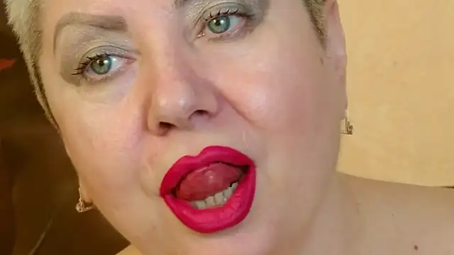 Snapshot of LadyPosh chatting on 01-09-25, 04:52 LadyPosh online show from 01-09-25, 04:52