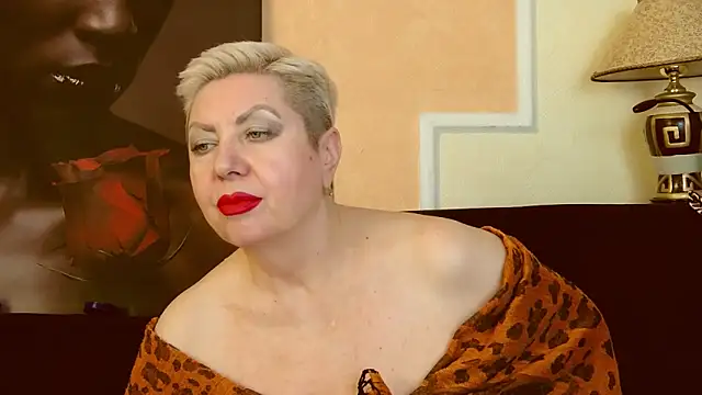 Snapshot of LadyPosh chatting on 01-10-25, 01:32 LadyPosh online show from 01-10-25, 01:32