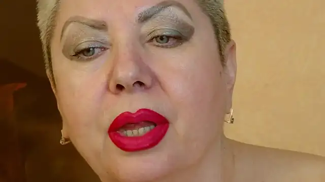 Snapshot of LadyPosh chatting on 01-11-25, 04:27 LadyPosh online show from 01-11-25, 04:27