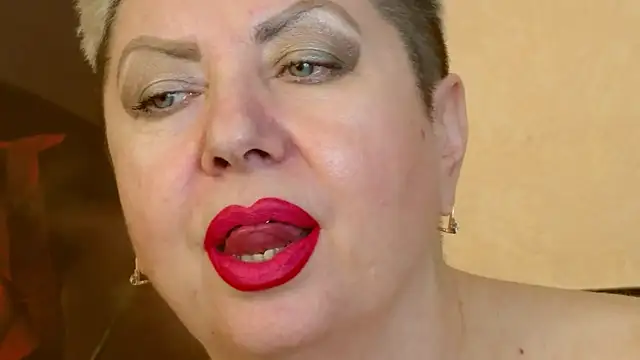 Snapshot of LadyPosh chatting on 01-25-25, 01:43 LadyPosh online show from 01-25-25, 01:43