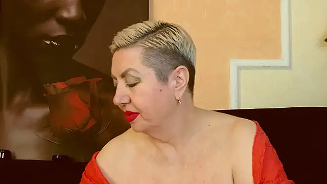 Snapshot of LadyPosh chatting on 01-28-25, 10:01 LadyPosh online show from 01-28-25, 10:01