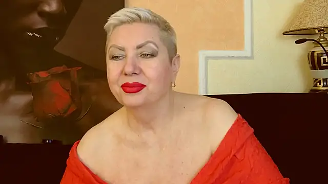 Snapshot of LadyPosh chatting on 02-11-25, 10:07 LadyPosh online show from 02-11-25, 10:07