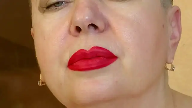 Snapshot of LadyPosh chatting on 03-08-25, 02:55 LadyPosh online show from 03-08-25, 02:55