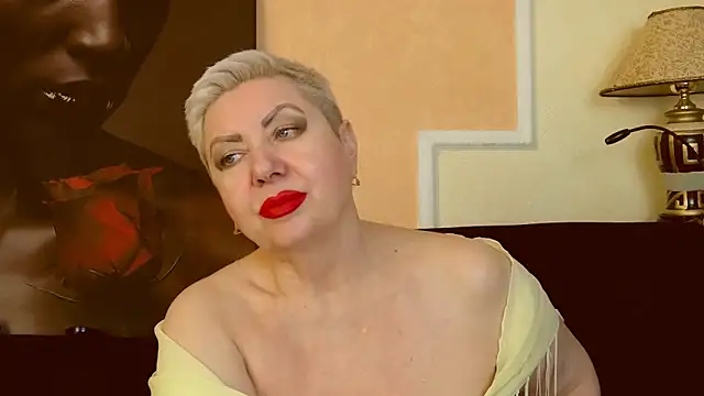 Snapshot of LadyPosh chatting on 03-21-25, 05:00 LadyPosh online show from 03-21-25, 05:00