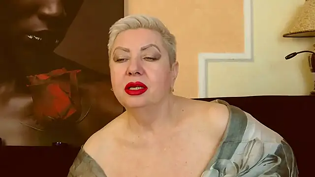 Snapshot of LadyPosh chatting on 03-21-25, 09:45 LadyPosh online show from 03-21-25, 09:45