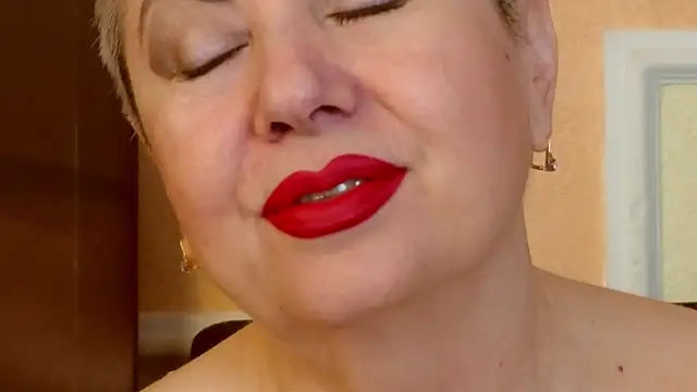 Snapshot of LadyPosh chatting on 09-17-25, 08:32 LadyPosh online show from 09-17-25, 08:32