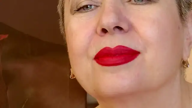 Snapshot of LadyPosh chatting on 09-23-25, 09:07 LadyPosh online show from 09-23-25, 09:07