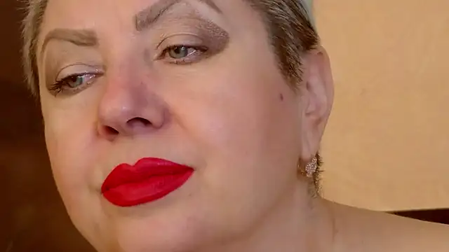 Snapshot of LadyPosh chatting on 10-03-25, 08:39 LadyPosh online show from 10-03-25, 08:39