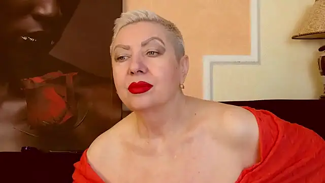 Snapshot of LadyPosh chatting on 10-14-25, 08:53 LadyPosh online show from 10-14-25, 08:53