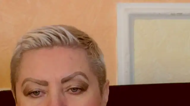 Snapshot of LadyPosh chatting on 10-21-25, 09:15 LadyPosh online show from 10-21-25, 09:15