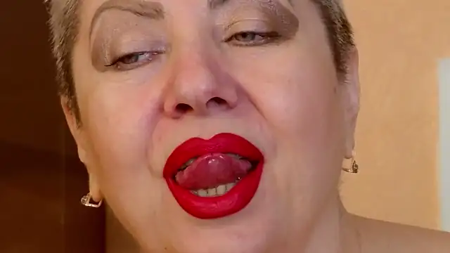 Snapshot of LadyPosh chatting on 11-04-25, 10:31 LadyPosh online show from 11-04-25, 10:31