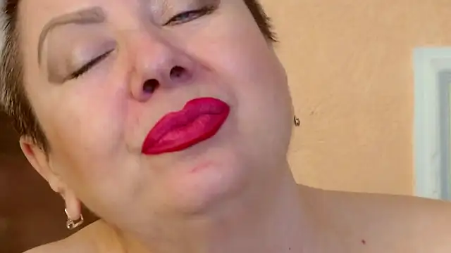 Snapshot of LadyPosh chatting on 11-19-25, 09:37 LadyPosh online show from 11-19-25, 09:37