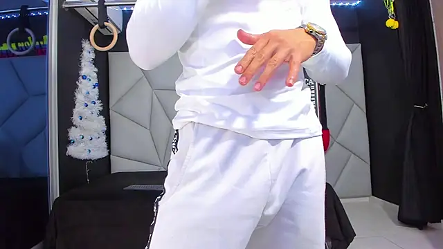 Snapshot of Aydenmiller96 chatting on 12-27-24, 02:47 Aydenmiller96 online show from 12-27-24, 02:47