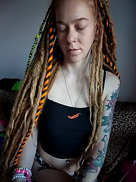 LucidLucy online show from 10-26-25, 01:06