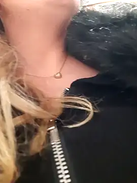 Snapshot of Dirtyfeelin chatting on 12-14-24, 10:56 Dirtyfeelin online show from 12-14-24, 10:56