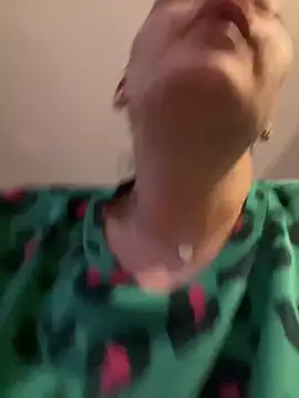 Snapshot of Dirtyfeelin chatting on 12-15-24, 08:36 Dirtyfeelin online show from 12-15-24, 08:36