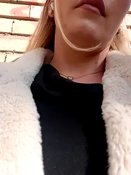 Snapshot of Dirtyfeelin chatting on 02-11-25, 11:32 Dirtyfeelin online show from 02-11-25, 11:32