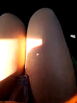 Snapshot of Dirtyfeelin chatting on 10-20-25, 10:16 Dirtyfeelin online show from 10-20-25, 10:16