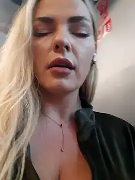 Snapshot of Dirtyfeelin chatting on 11-02-25, 05:21 Dirtyfeelin online show from 11-02-25, 05:21