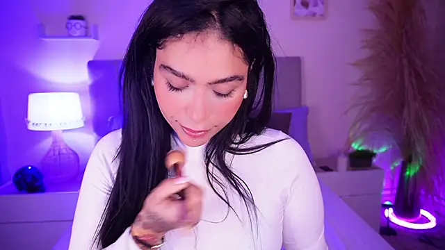 Snapshot of curvyliciousss chatting on 12-29-24, 08:04 curvyliciousss online show from 12-29-24, 08:04