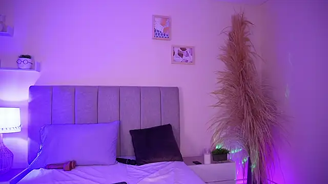 Snapshot of curvyliciousss chatting on 12-29-24, 11:08 curvyliciousss online show from 12-29-24, 11:08