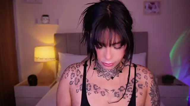 Snapshot of curvyliciousss chatting on 02-05-25, 03:31 curvyliciousss online show from 02-05-25, 03:31