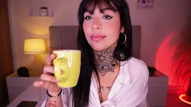 Snapshot of curvyliciousss chatting on 02-17-25, 06:48 curvyliciousss online show from 02-17-25, 06:48