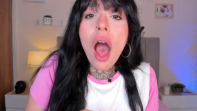 Snapshot of curvyliciousss chatting on 03-16-25, 04:01 curvyliciousss online show from 03-16-25, 04:01