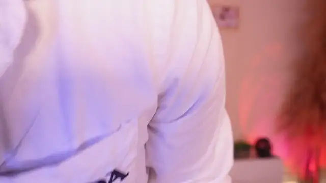 Snapshot of curvyliciousss chatting on 09-16-25, 04:19 curvyliciousss online show from 09-16-25, 04:19