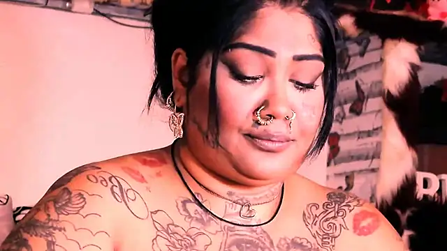 Snapshot of indian_dreamgirl chatting on 10-15-25, 08:53 indian dreamgirl online show from 10-15-25, 08:53