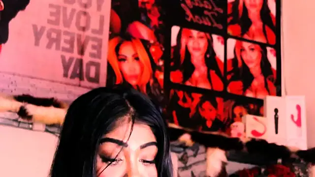 Snapshot of indian_dreamgirl chatting on 10-22-25, 08:19 indian dreamgirl online show from 10-22-25, 08:19